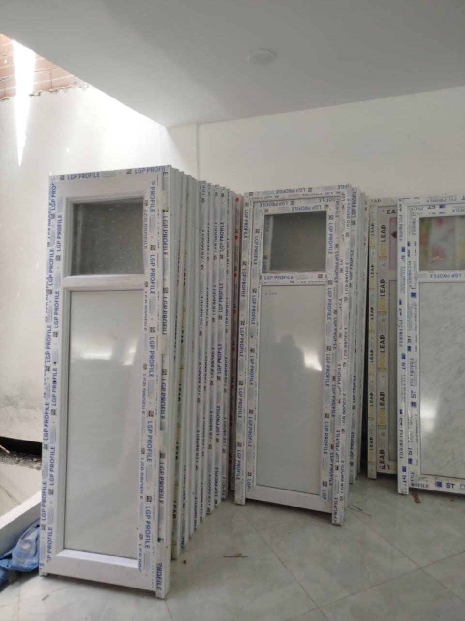 6006014295033974080 Porte sanitaire simple ou avec miroir - الصورة 1